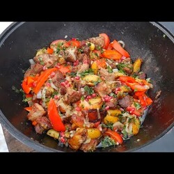 ОДЖАХУРИ ПО - ГРУЗИНСКИ. МЯСО С КАРТОШКОЙ В КАЗАНЕ НА КОСТРЕ. ENG SUB.
