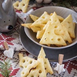 Хрустящие сырные крекеры