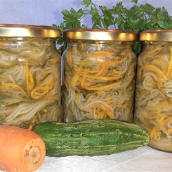 Салат на зиму «Огурцы с морковью по-корейски»