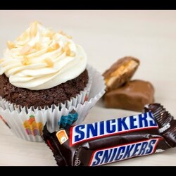 Капкейки Сникерс. Соленая карамель. Крем Чиз из домашнего сыра - Я - ТОРТодел!