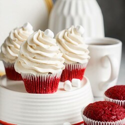 Красный бархат: капкейки