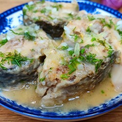 Кефаль в соусе: очень вкусное блюдо на скорую руку для всей семьи | Карамелька Пульс Mail.ru