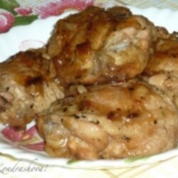 Куриные бедра в красном вине
