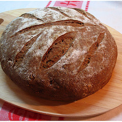 Домашний ржаной хлеб испеченный в духовке