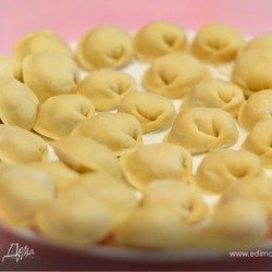 Очень вкусные пельмени по-домашнему . Ингредиенты: молоко, соль, вода минеральная газированная