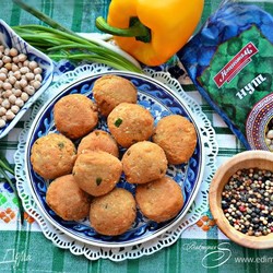 Фалафель (нутовые шарики). Ингредиенты: нут, чеснок, лимоны