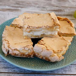 Яблочный пирог с хрустящей корочкой из 4 ингредиентов