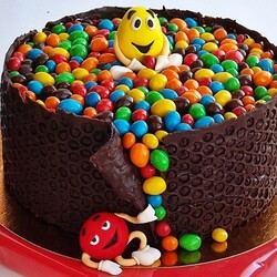 Торт M@M's