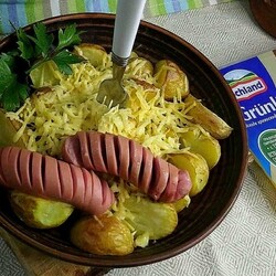 Картофель запеченный, с сыром и сосисками