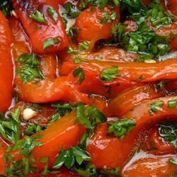 Маринованный перец, от которого невозможно оторваться, — с ароматным чесноком и петрушкой | Рекомендательная система Пульс Mail.ru