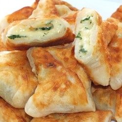 Кефирные конвертики с сыром и зеленью — Sloosh – кулинарные рецепты