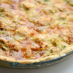 Лоранский пирог с курицей и брокколи