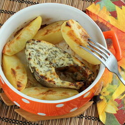 Рецепт как приготовить горбушу в духовке со сметаной