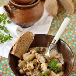 Грибы душёные (тушёные в горшочке)