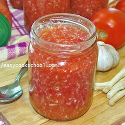 Хреновина с помидорами и чесноком на зиму