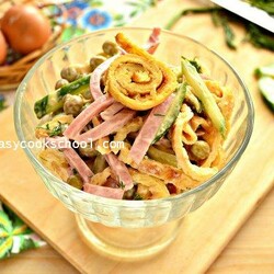 Салат с яичными блинчиками