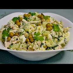 Салат с горошком
