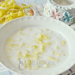 Молочный суп с лапшой