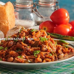 Постная тушеная капуста с грибами и фасолью