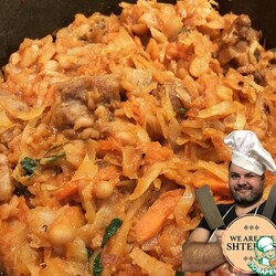 Тушеная капуста с мясом и фасолью