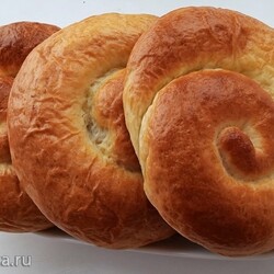 Булки-улитки с изюмом и орехами (+видео)