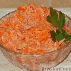 Салат из моркови и чеснока со сметаной