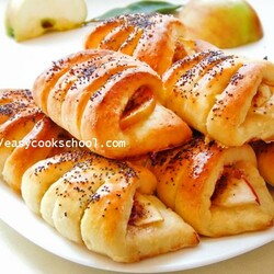 Конвертики с яблоками из творожного теста