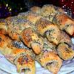 Слоеные рогалики с маком