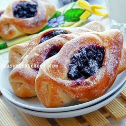 Булочки с вареньем из дрожжевого теста в духовке