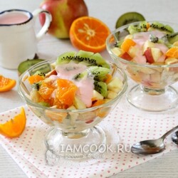 Фруктовый салат с йогуртом