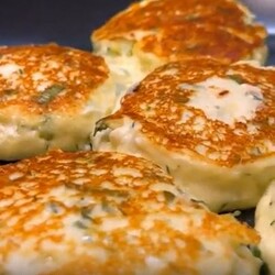 Сырные оладушки - в них совсем немножко муки