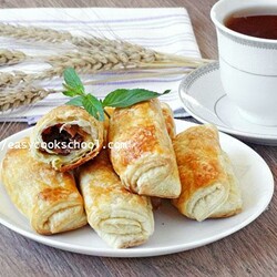 Слойки с шоколадом из слоеного теста