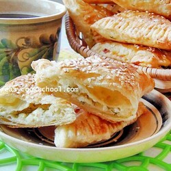 Слойки с сыром из готового слоеного теста