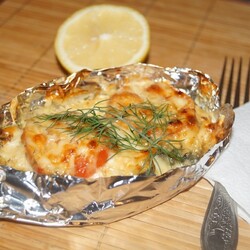 Горбуша, запеченная в кефире с овощами