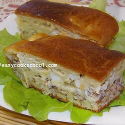 Пирог с рыбными консервами и картошкой