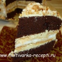 Шоколадный торт с безе