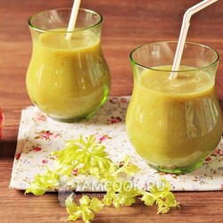 Смузи с авокадо и сельдереем