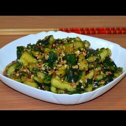 "Битые огурцы" (拍黄瓜, Pāi huángguā). Китайская кухня. Smashed cucumber.