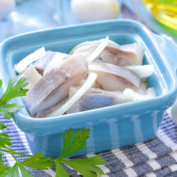 Как посолить селедку: 9 пряных рецептов