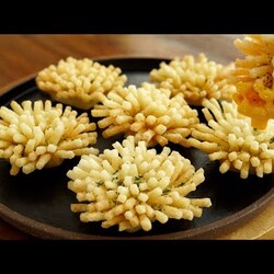 хрустящие жареные картофельные цветы