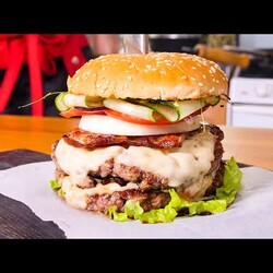 Домашний бургер с Американским соусом. На голодный желудок не смотреть.