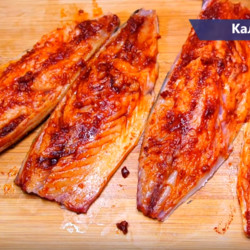 Скумбрия, запеченная с чесноком и паприкой