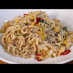 Жареная лапша.