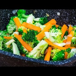 Постный суп, молоко, сыр, овощи...