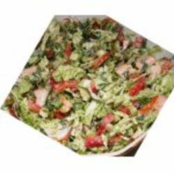 Легкий салат с курицей и овощами