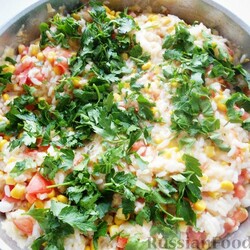 Рис с кукурузой и помидорами