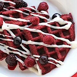 Вафли «Красный бархат» с глазурью из сливочного сыра - Авторский шоколад. Десерты, торты, пирожные