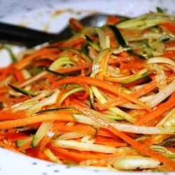 Острый салат из огурцов с морковью по-корейски рецепт как приготовить