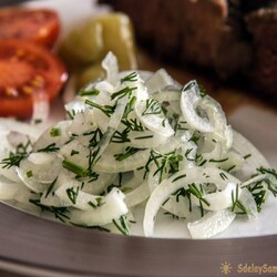 Маринованный лук - лучшее дополнение к мясу. Готовим просто, вкусно и с удовольствием