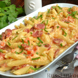Рецепт: Макароны с копчёными колбасками в томатно-сливочном соусе на RussianFood.com